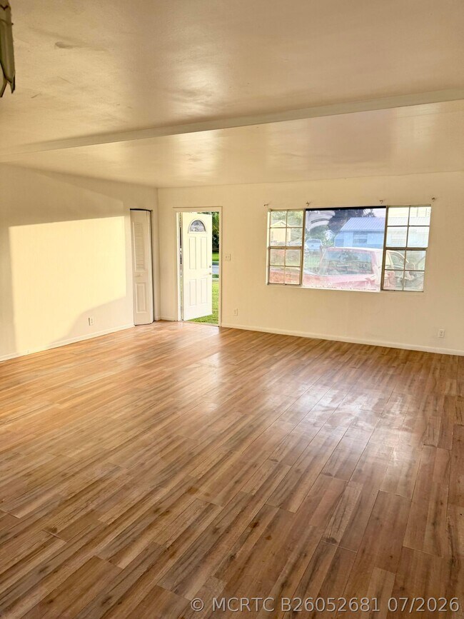 Building Photo - 265 SW 11th Ave