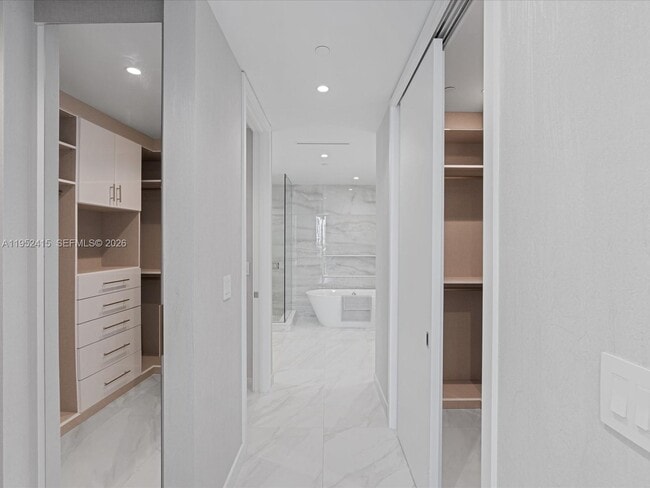 Building Photo - 220 SE Mizner Blvd