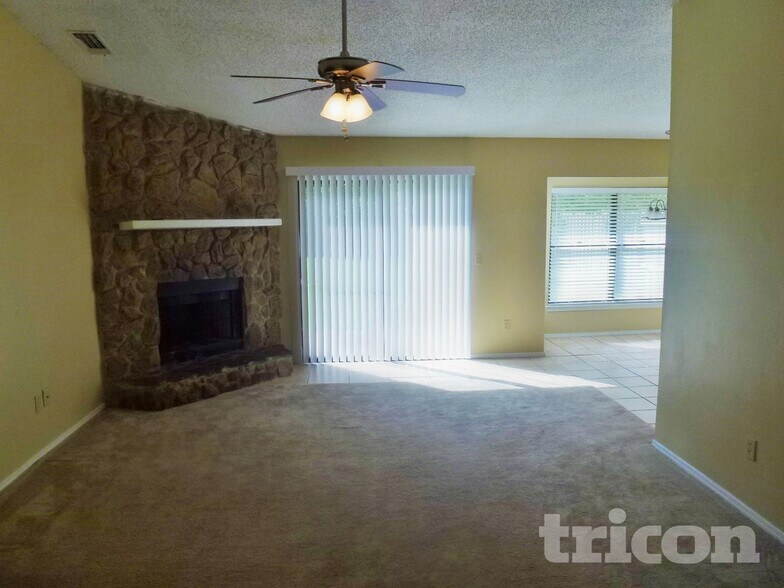 Building Photo - 1805 Clover Ct