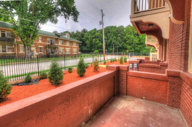Building Photo - 528 E Parkway N Unit 9