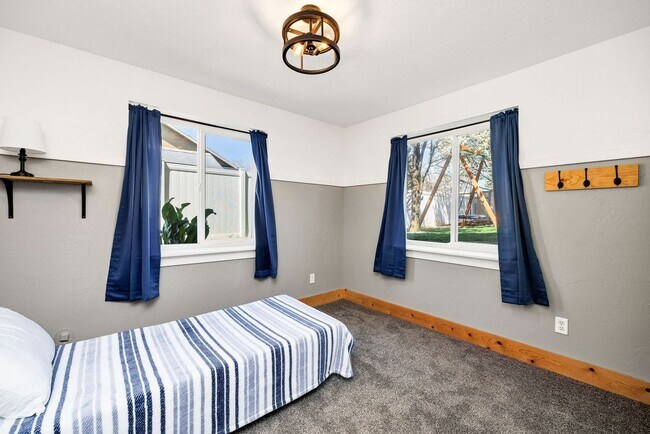 Building Photo - 607 E 420 S