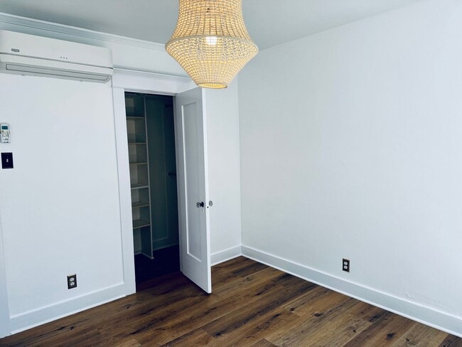 Building Photo - Remodelled Two Bedroom Home + Office for Rent in LB!