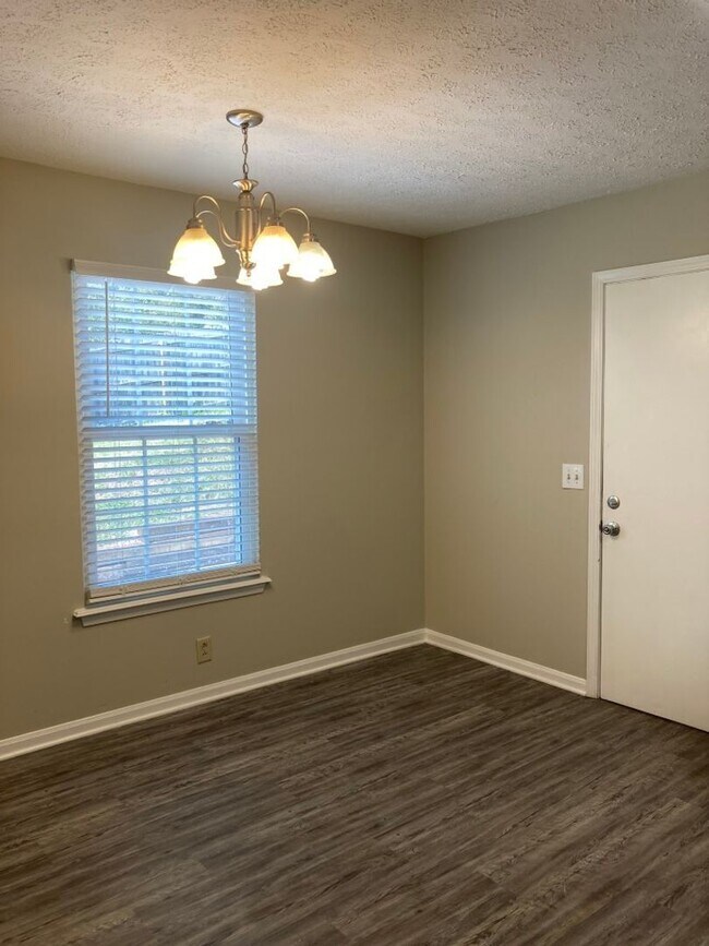 Building Photo - 4731 Cascade Dr