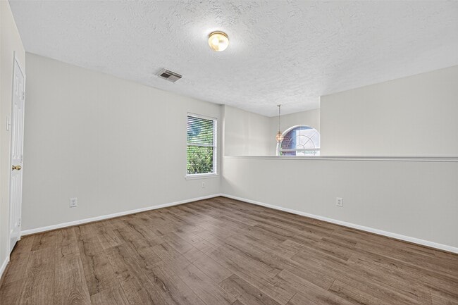 Building Photo - 1902 Sugar Pine Cir