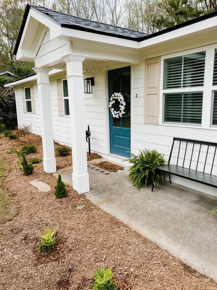 House 4 - 223 Woodglen Dr