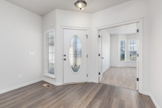 Building Photo - 911 N Scottish St