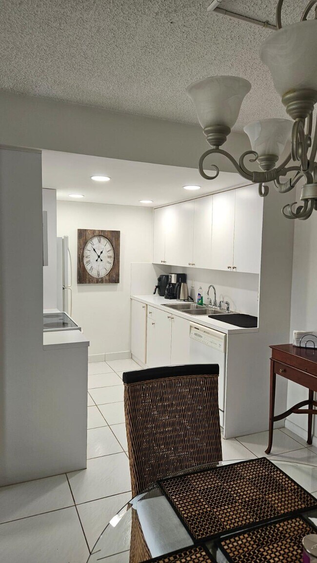 Building Photo - 4014 Cornwall Dr