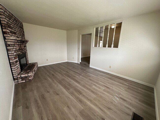 Building Photo - 1613 Carnation Ct