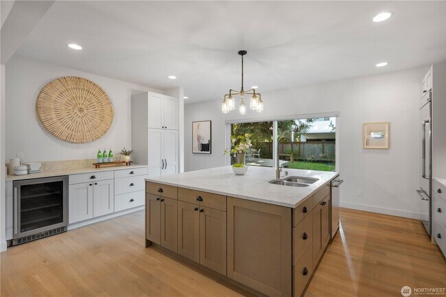 Building Photo - Modern Farmhouse Luxury in Coveted Matthews Beach Available NOW!