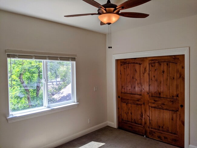 Building Photo - 405 E Main St