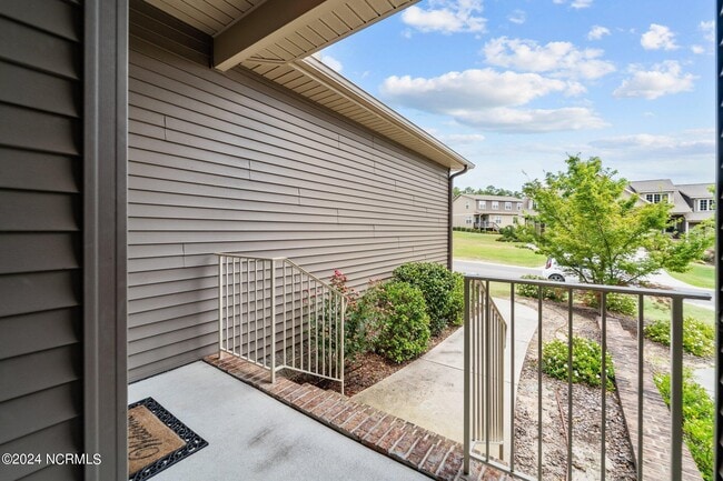 Building Photo - 118 Cypress Cir