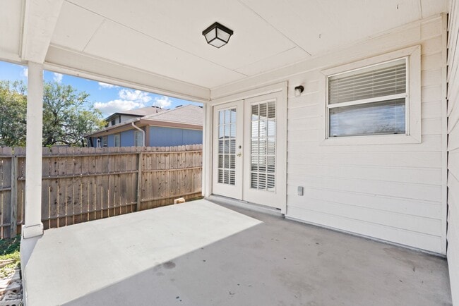 Building Photo - Well-Maintained 3-Bedroom Home – Ideal for Students & Professionals!