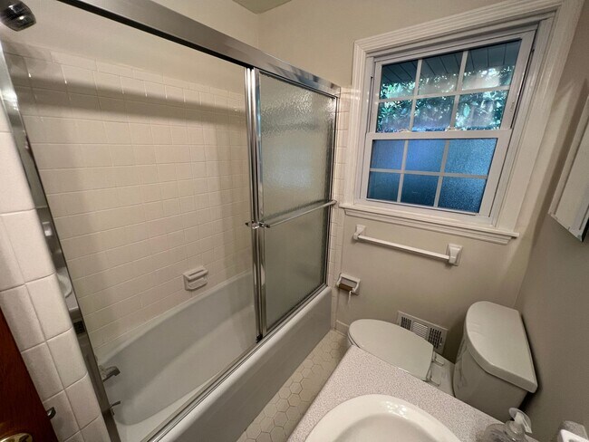 Building Photo - Conveniently Located Home Tucker/Stone Mou...