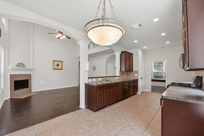 Building Photo - 7519 Chathan Glen Ln