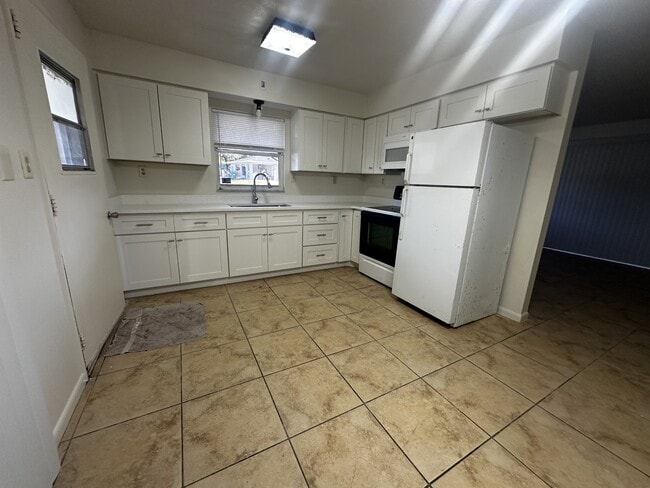 Building Photo - 3 Spring Loop