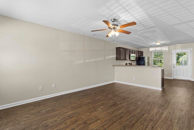 Building Photo - Minutes to OAJ Airport! 2BR/2.5 Bath Townhome!