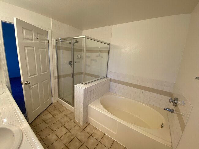 Building Photo - 14360 Riverside Dr