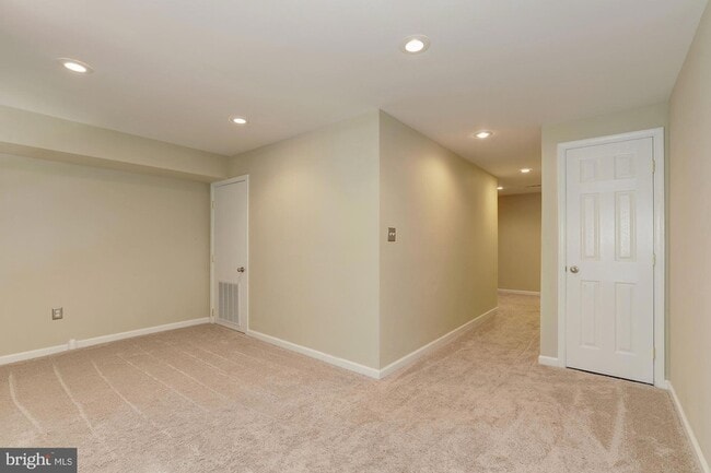 Building Photo - 7238 Stover Ct