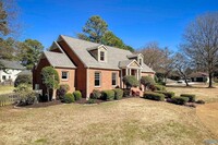 Building Photo - 5 Bedroom 4 Bathroom Home Available Now!