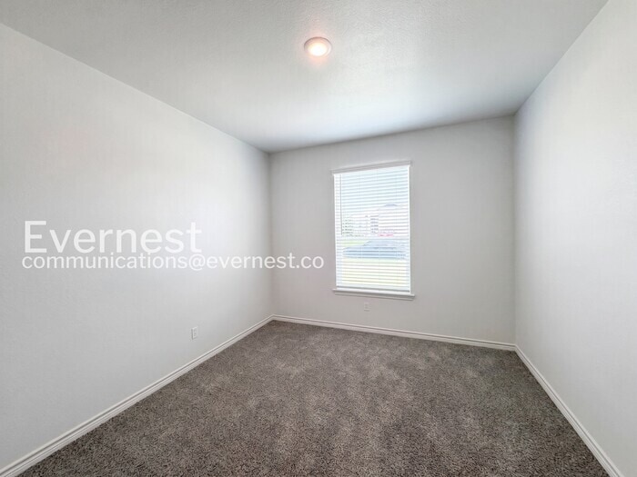 Building Photo - 8511 Glade Dr