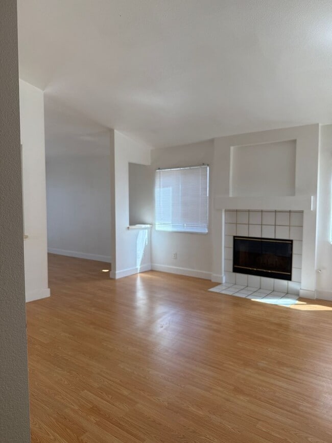 Building Photo - Stylish Single-Story Home with A/C & Firep...