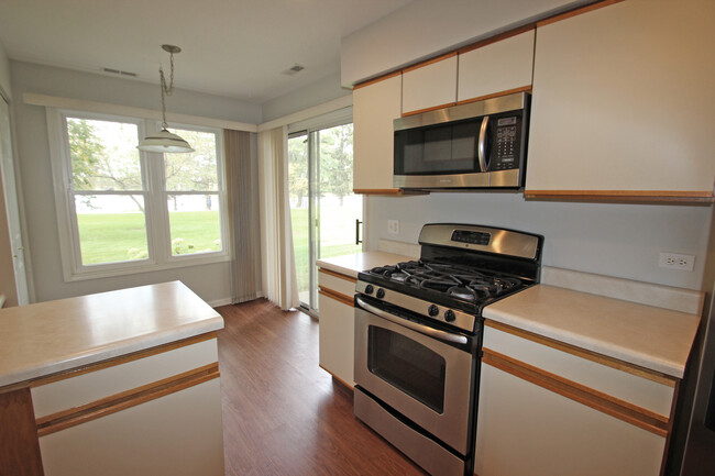 Building Photo - 1218 N Streamwood Ln