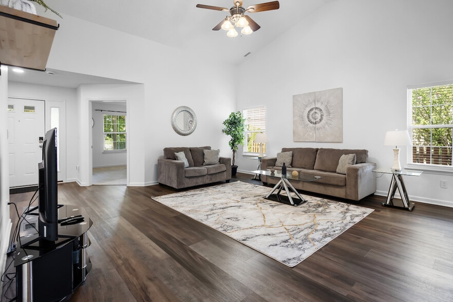 Building Photo - 11179 Catalina Dr