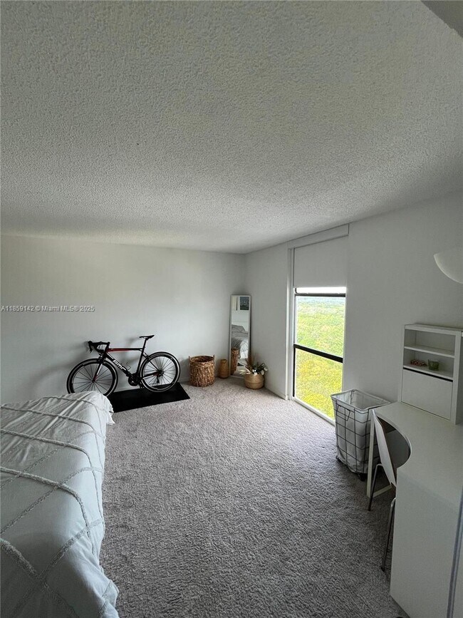 Building Photo - 13499 Biscayne Blvd