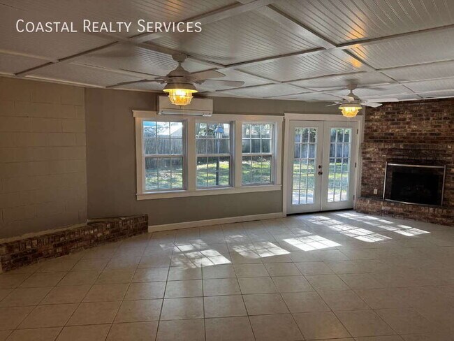 Building Photo - 32 Bay Dr NE