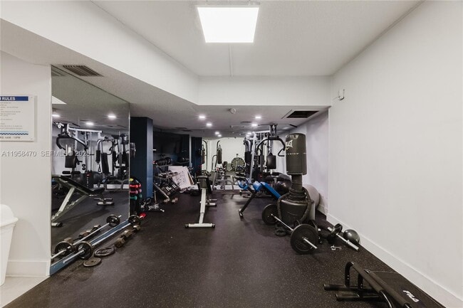 Building Photo - 16565 NE 26th Ave