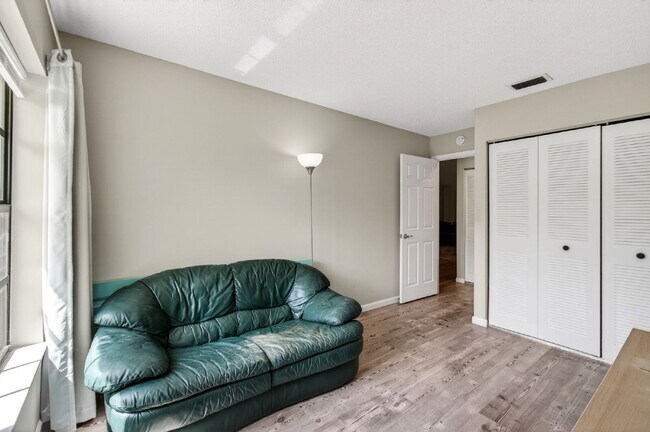 Building Photo - 460 Hardwood Pl
