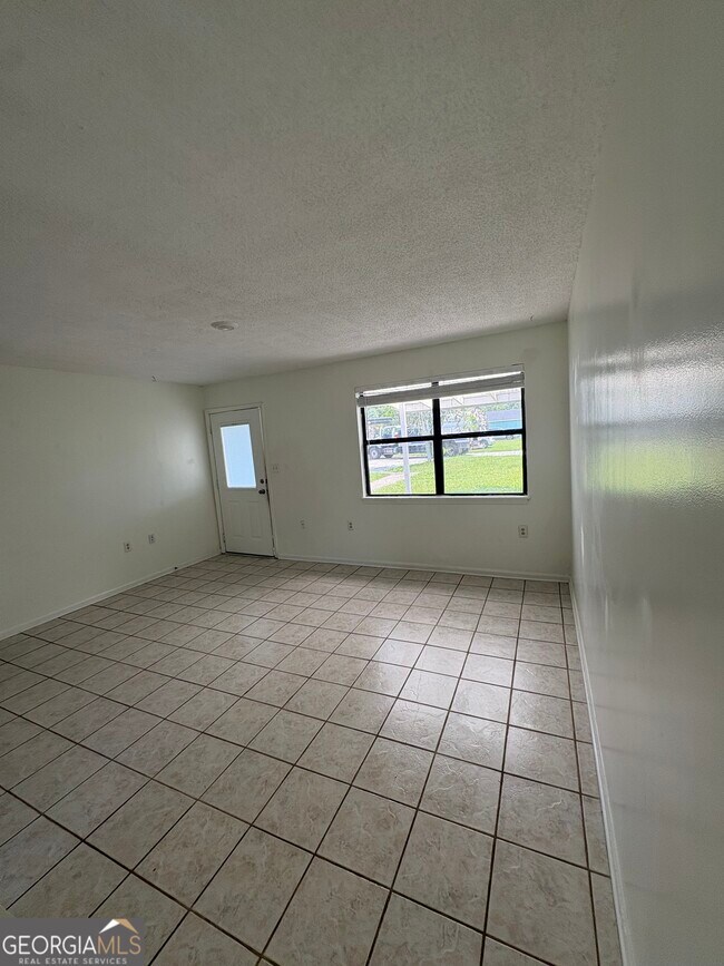 Building Photo - 502 Chateau Cir