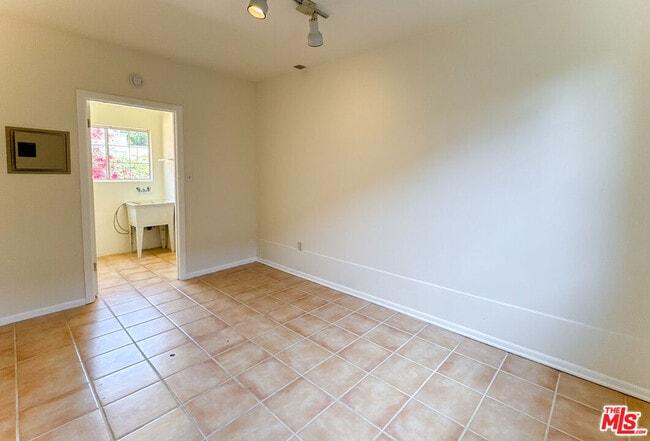 Building Photo - 3124 Veteran Ave