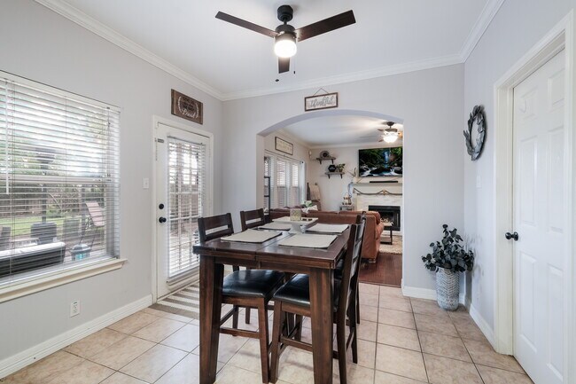 Building Photo - 1411 View Top