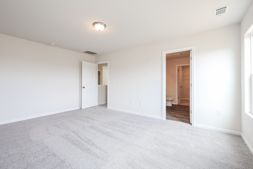 Building Photo - 132 Evonshire Blvd