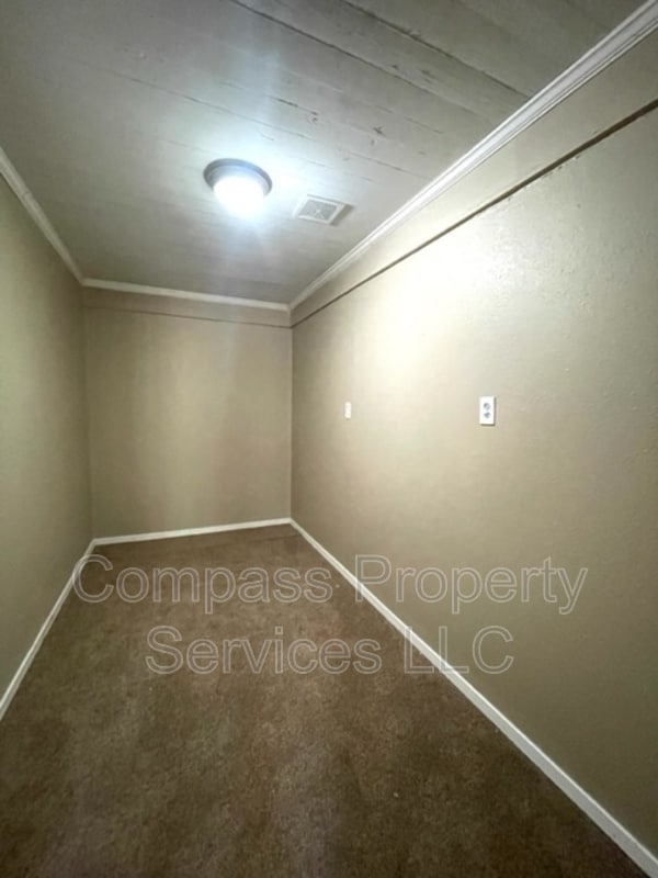 Building Photo - 2714 Windsor Ave