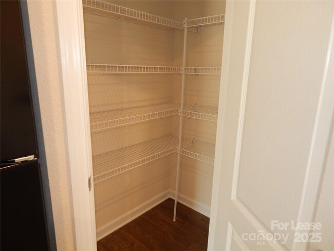 Building Photo - 6036 Loy Ct