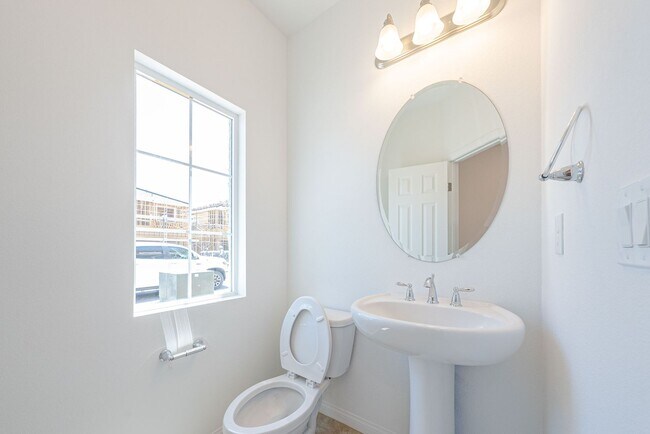 Building Photo - Fantastic two-story single-family house