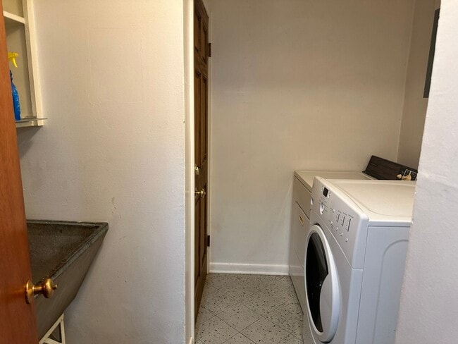 Building Photo - 1918/1920/1922 East 16th Street