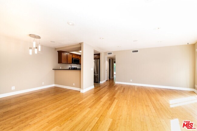 Building Photo - 1633 S Bentley Ave