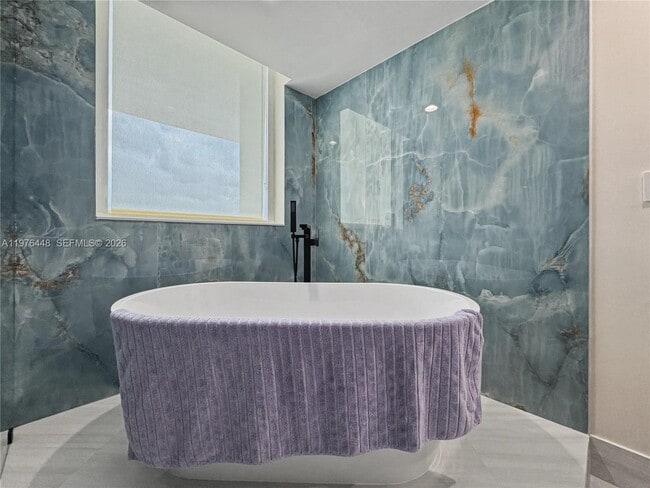 Building Photo - 1755 E Hallandale Beach Blvd