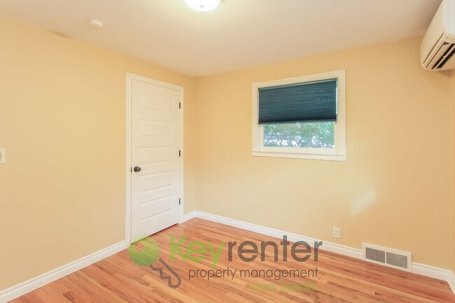 Building Photo - Stylish 4 Bedroom Steps from Shops, Cafes, and Parks **Rent Special**