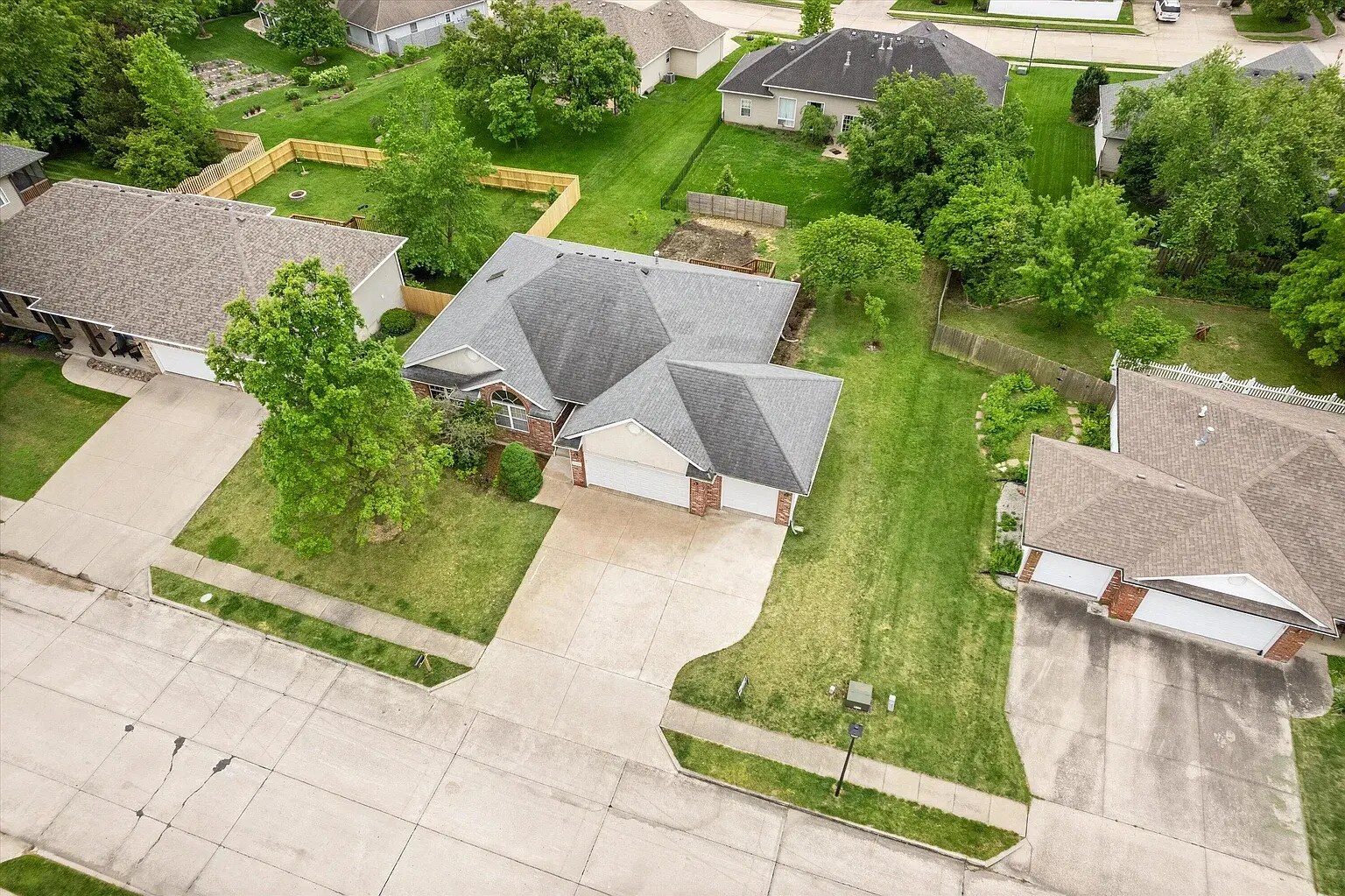 Building Photo - 4200 Cedar Crest Ln