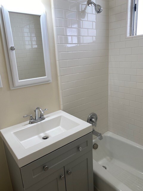 Building Photo - 1320 N Martel Ave