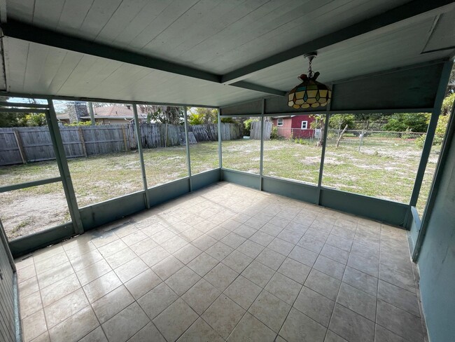 Building Photo - Corner Lot close to US 19