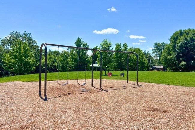 Building Photo - 2509 Hollyhock Dr