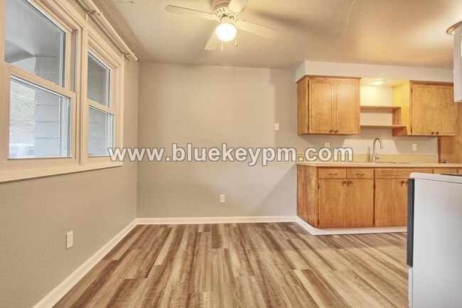 Building Photo - 2 Bed, 1 Bath Home in Rose Village Neighbo...