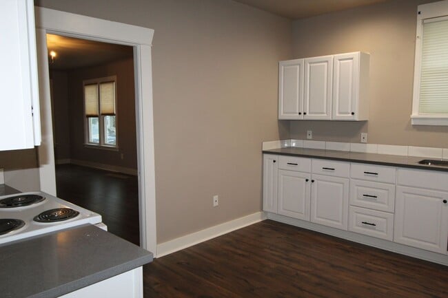 Building Photo - 4711 N Regal St