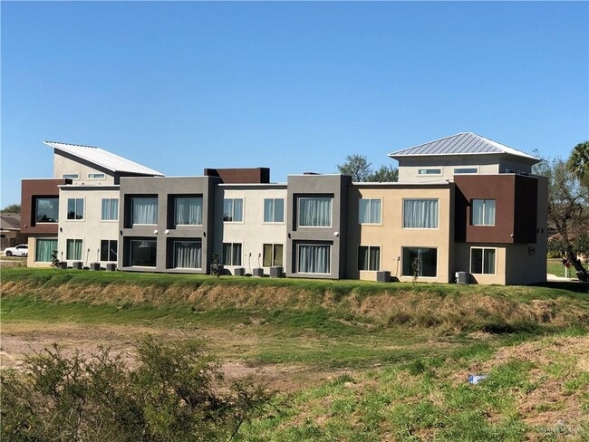 Building Photo - 10 Palm Shores