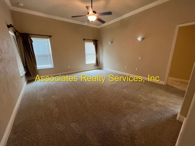 Building Photo - GORGEOUS Home in Garison Way!